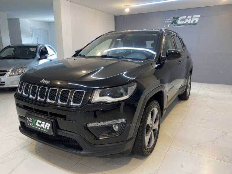 JEEP - COMPASS 2.0 16V FLEX LONGITUDE AUTOMÁTICO - 2017/2017 - Preta - R$ 93.900,00