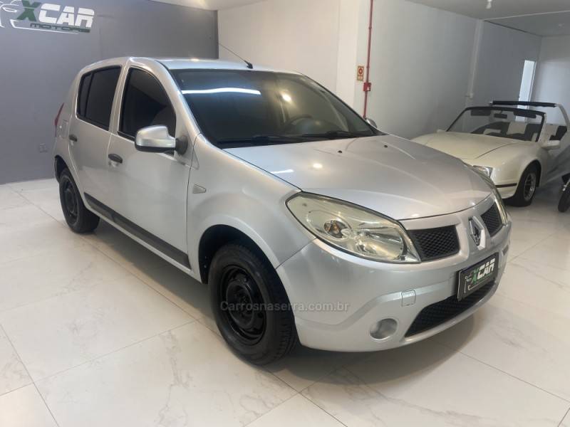 RENAULT - SANDERO 1.0 EXPRESSION 16V FLEX 4P MANUAL - 2011/2011 - Prata - R$ 30.900,00