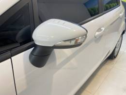 FORD - FIESTA 1.6 SE HATCH 16V FLEX 4P AUTOMÁTICO - 2016/2017 - Branca - R$ 52.900,00