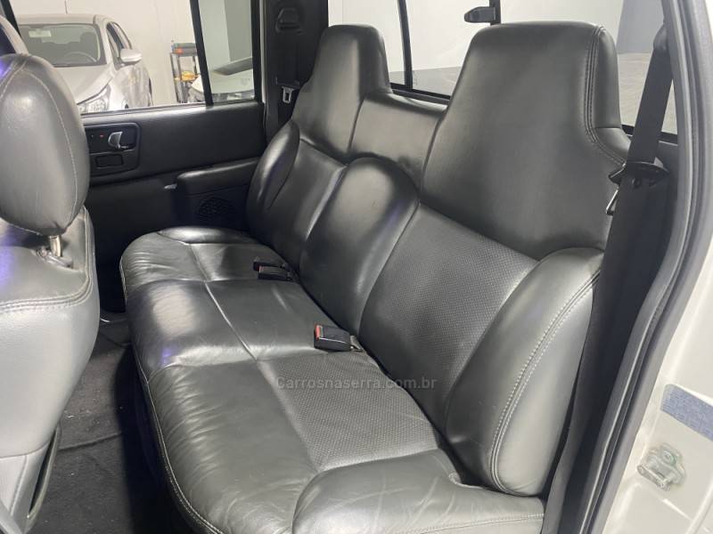 CHEVROLET - S10 2.4 MPFI EXECUTIVE 4X2 CD 8V FLEX 4P MANUAL - 2011/2011 - Branca - R$ 68.900,00