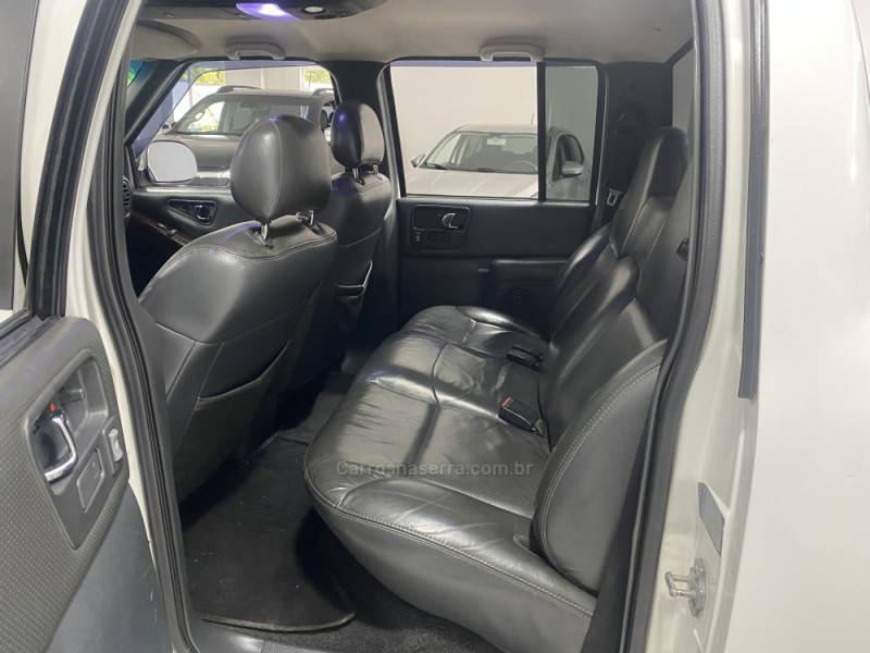 CHEVROLET - S10 2.4 MPFI EXECUTIVE 4X2 CD 8V FLEX 4P MANUAL - 2011/2011 - Branca - R$ 68.900,00