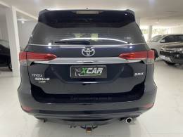 TOYOTA - HILUX SW4 2.8 SRX 4X4 7 LUGARES 16V TURBO INTERCOOLER DIESEL 4P AUTOMÁTICO - 2016/2016 - Preta - R$ 204.900,00
