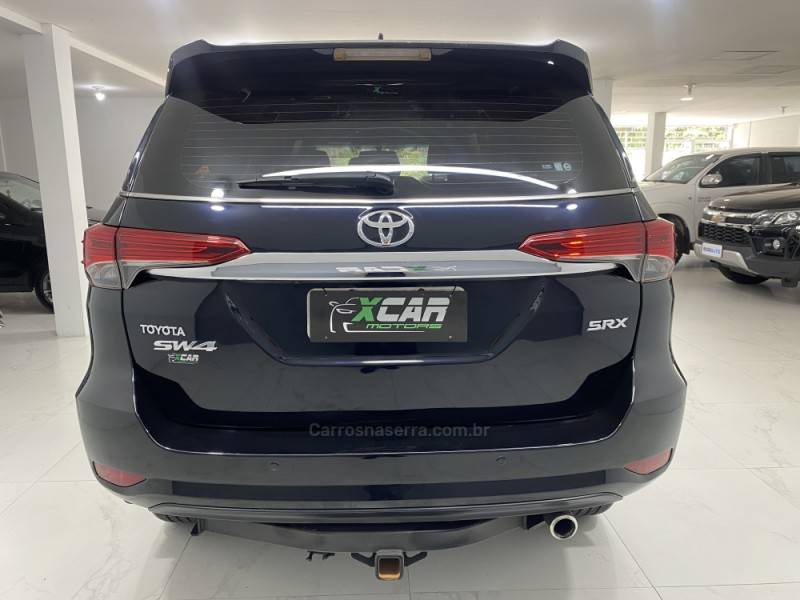 TOYOTA - HILUX SW4 2.8 SRX 4X4 7 LUGARES 16V TURBO INTERCOOLER DIESEL 4P AUTOMÁTICO - 2016/2016 - Preta - R$ 204.900,00