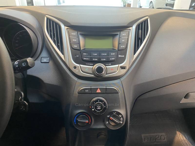 HYUNDAI - HB20 1.0 COMFORT 12V FLEX 4P MANUAL - 2013/2013 - Branca - R$ 41.900,00