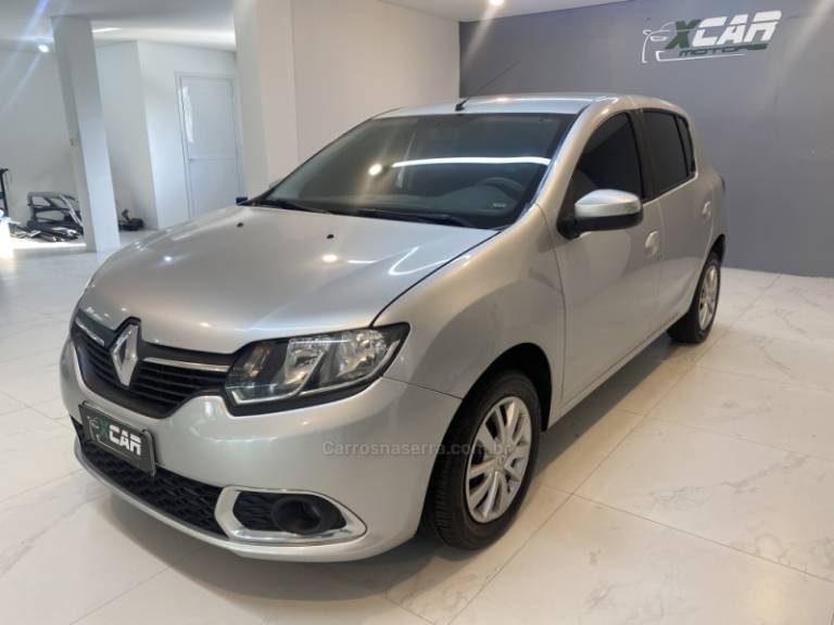 RENAULT - SANDERO 1.0 EXPRESSION 16V FLEX 4P MANUAL - 2015/2015 - Prata - R$ 43.900,00