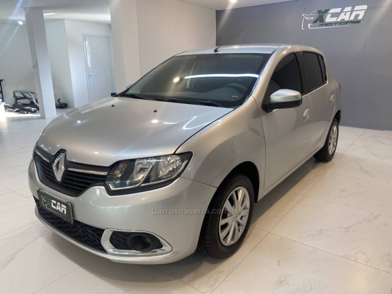 RENAULT - SANDERO 1.0 EXPRESSION 16V FLEX 4P MANUAL - 2015/2015 - Prata - R$ 43.900,00