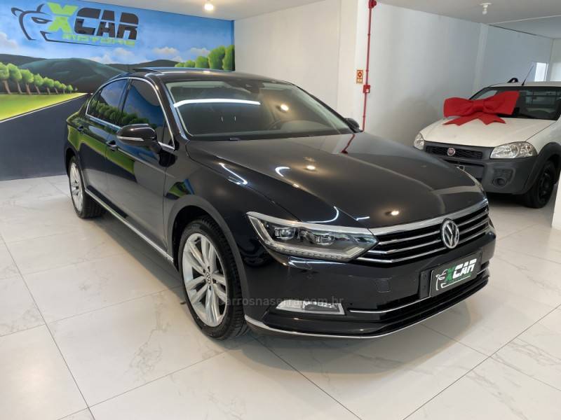 VOLKSWAGEN - PASSAT 2.0 TSI HIGLHINE GASOLINA 4P AUTOMATIZADO - 2018/2018 - Preta - R$ 154.900,00