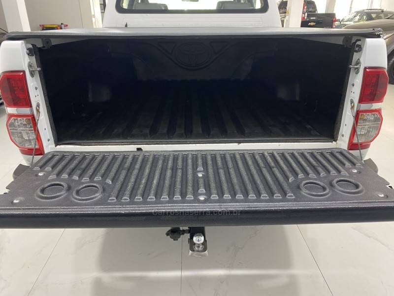 TOYOTA - HILUX 3.0 SR 4X4 CD 16V TURBO INTERCOOLER DIESEL 4P AUTOMÁTICO - 2011/2012 - Branca - R$ 119.900,00