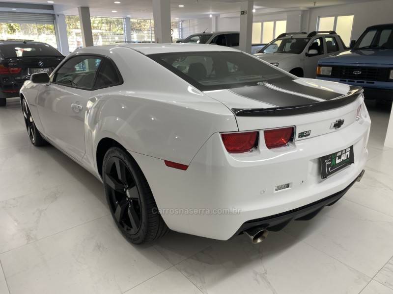 CHEVROLET - CAMARO 6.2 SS COUPÉ V8 GASOLINA 2P AUTOMÁTICO - 2011/2011 - Branca - R$ 204.900,00