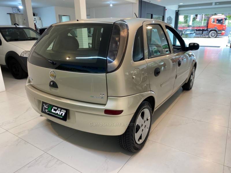 CHEVROLET - CORSA 1.4 MPFI MAXX 8V FLEX 4P MANUAL - 2012/2012 - Bege - R$ 35.900,00