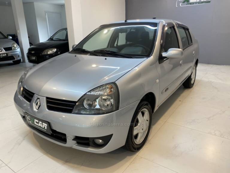 RENAULT - CLIO 1.6 PRIVILÉGE SEDAN 16V FLEX 4P MANUAL - 2007/2007 - Prata - R$ 22.900,00