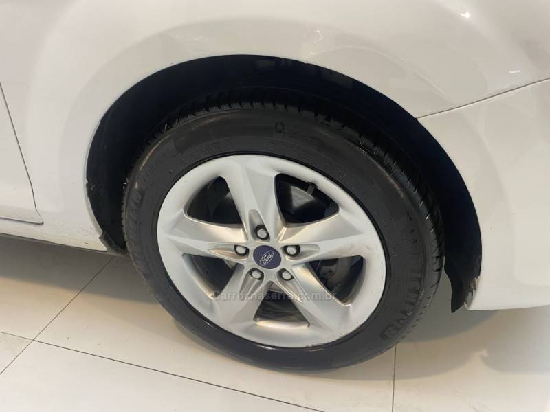FORD - FOCUS 1.6 GLX 16V FLEX 4P MANUAL - 2012/2013 - Branca - R$ 48.900,00