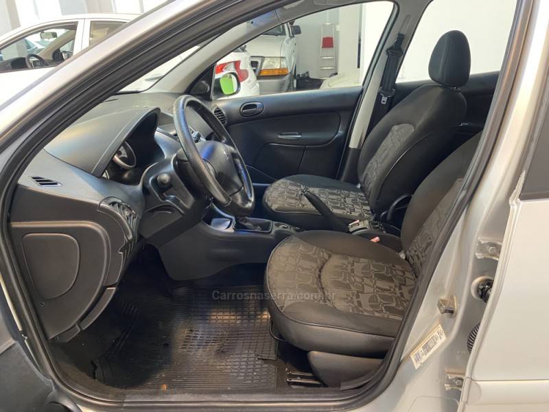 PEUGEOT - 207 1.4 XR SPORT 8V FLEX 4P MANUAL - 2009/2010 - Prata - R$ 20.900,00