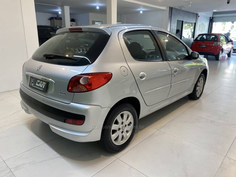 PEUGEOT - 207 1.4 XR SPORT 8V FLEX 4P MANUAL - 2009/2010 - Prata - R$ 20.900,00