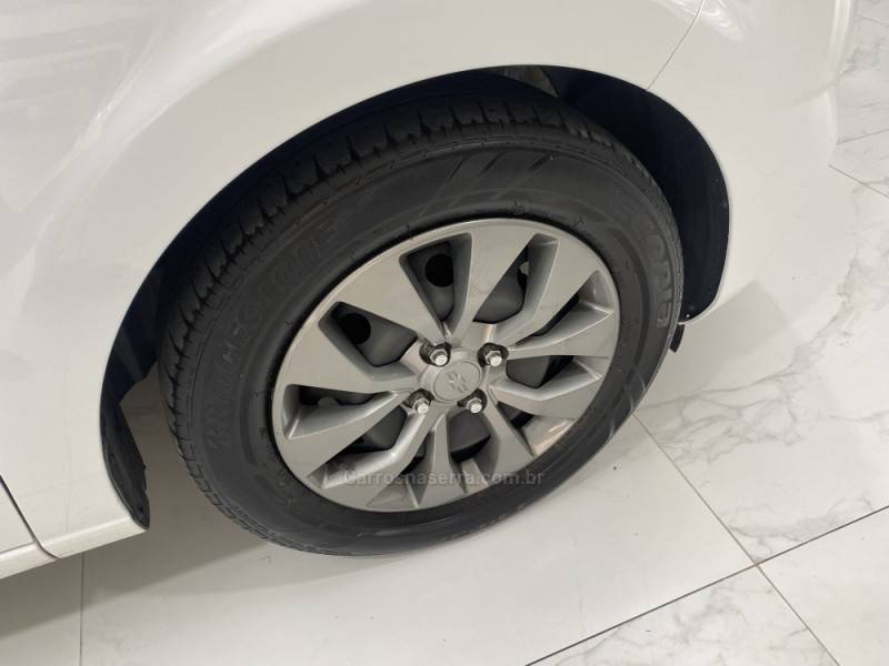 CHEVROLET - ONIX 1.0 JOY BLACK 8V FLEX 4P MANUAL - 2021/2021 - Branca - R$ 62.900,00