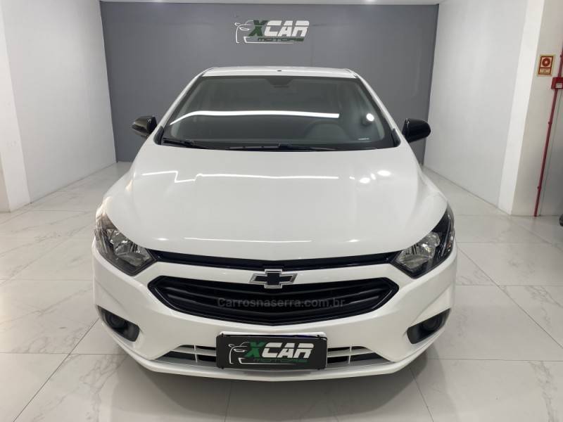 CHEVROLET - ONIX 1.0 JOY BLACK 8V FLEX 4P MANUAL - 2021/2021 - Branca - R$ 62.900,00