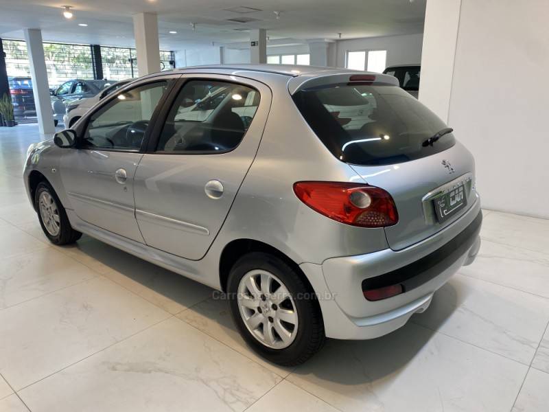 PEUGEOT - 207 1.4 XR SPORT 8V FLEX 4P MANUAL - 2009/2010 - Prata - R$ 20.900,00
