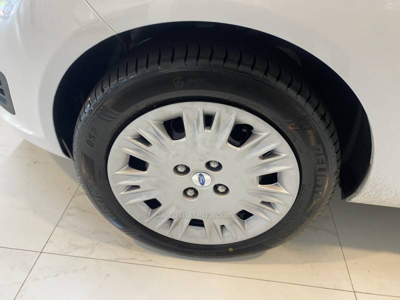 FORD - FIESTA 1.6 SE HATCH 16V FLEX 4P MANUAL - 2016/2017 - Branca - R$ 54.900,00