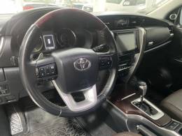 TOYOTA - HILUX SW4 2.8 SRX 4X4 7 LUGARES 16V TURBO INTERCOOLER DIESEL 4P AUTOMÁTICO - 2016/2016 - Preta - R$ 204.900,00