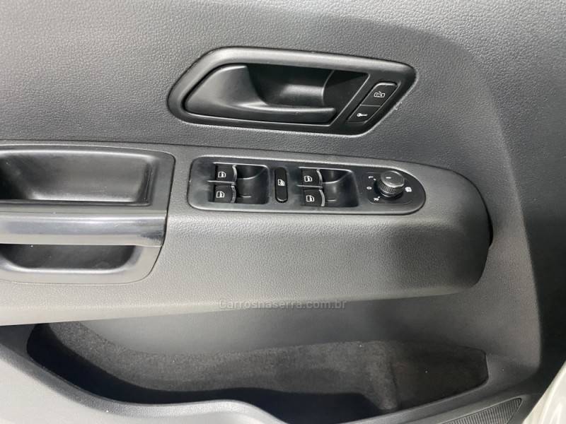VOLKSWAGEN - AMAROK 2.0 SE 4X4 CD 16V TURBO INTERCOOLER DIESEL 4P MANUAL - 2018/2018 - Prata - R$ 107.900,00