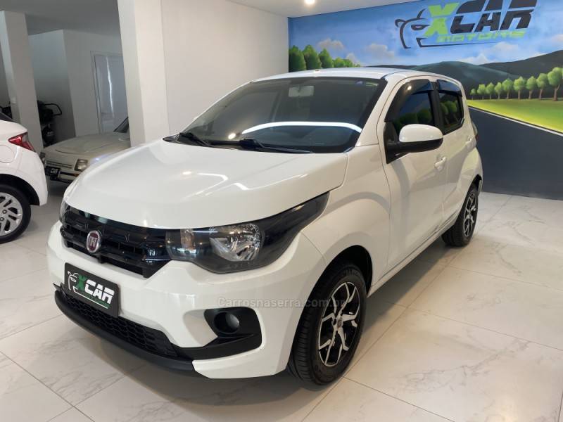 FIAT - MOBI 1.0 6V DRIVE FLEX MANUAL - 2017/2018 - Branca - R$ 44.900,00
