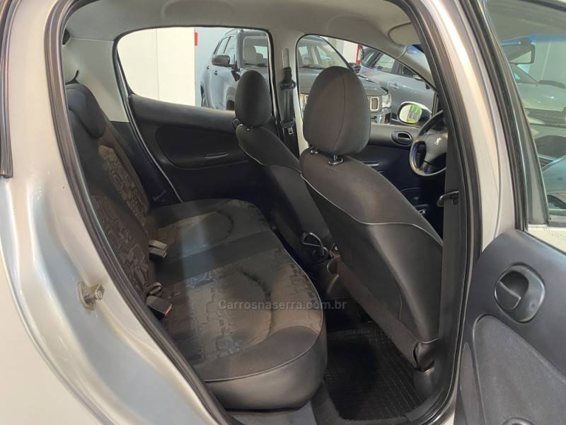 PEUGEOT - 207 1.4 XR SPORT 8V FLEX 4P MANUAL - 2009/2010 - Prata - R$ 20.900,00