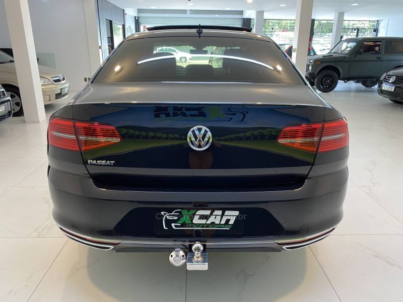 VOLKSWAGEN - PASSAT 2.0 TSI HIGLHINE GASOLINA 4P AUTOMATIZADO - 2018/2018 - Preta - R$ 154.900,00