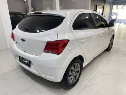 CHEVROLET - ONIX 1.0 JOY BLACK 8V FLEX 4P MANUAL - 2021/2021 - Branca - R$ 62.900,00