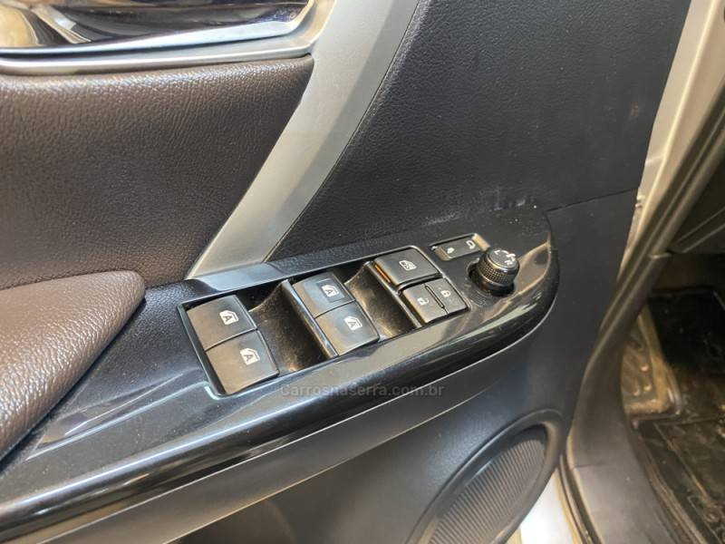 TOYOTA - HILUX SW4 2.8 SRX 4X4 16V TURBO INTERCOOLER DIESEL 4P AUTOMÁTICO - 2016/2016 - Prata - R$ 208.900,00