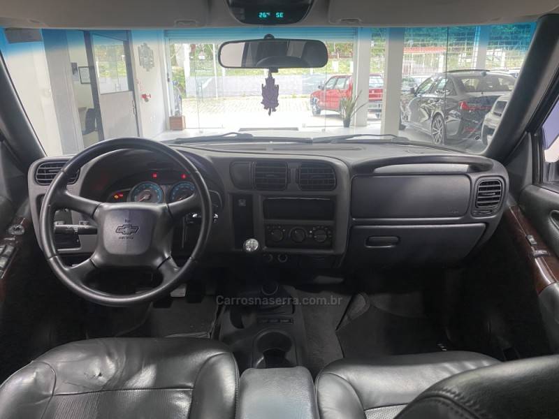 CHEVROLET - S10 2.4 MPFI EXECUTIVE 4X2 CD 8V FLEX 4P MANUAL - 2011/2011 - Branca - R$ 68.900,00