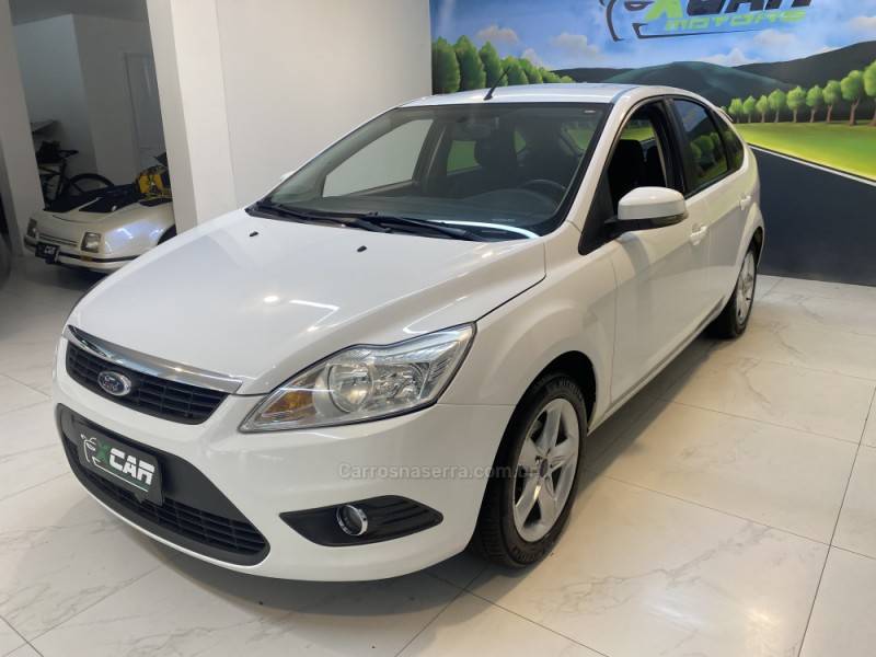 FORD - FOCUS 1.6 GLX 16V FLEX 4P MANUAL - 2012/2013 - Branca - R$ 48.900,00