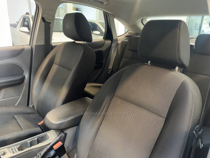 FORD - FOCUS 1.6 GLX 16V FLEX 4P MANUAL - 2012/2013 - Branca - R$ 48.900,00