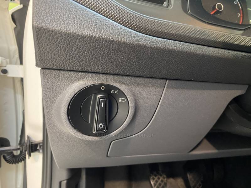 VOLKSWAGEN - POLO 1.0 MPI TRACK 4P MANUAL - 2023/2024 - Branca - R$ 72.900,00