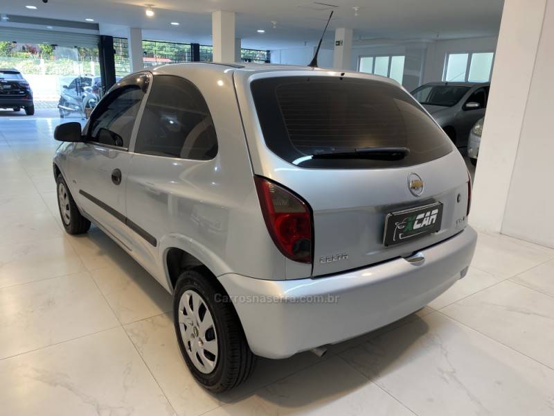 CHEVROLET - CELTA 1.0 MPFI LS 8V FLEX 2P MANUAL - 2011/2012 - Prata - R$ 23.900,00