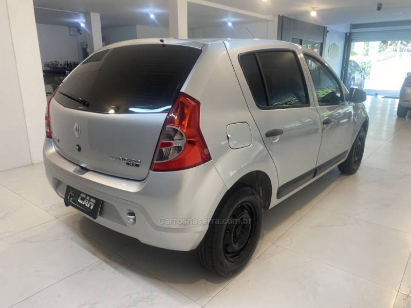 RENAULT - SANDERO 1.0 EXPRESSION 16V FLEX 4P MANUAL - 2011/2011 - Prata - R$ 29.900,00