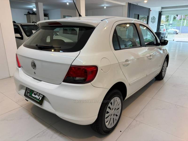 VOLKSWAGEN - GOL 1.0 MI 8V FLEX 4P MANUAL - 2011/2012 - Branca - R$ 33.900,00