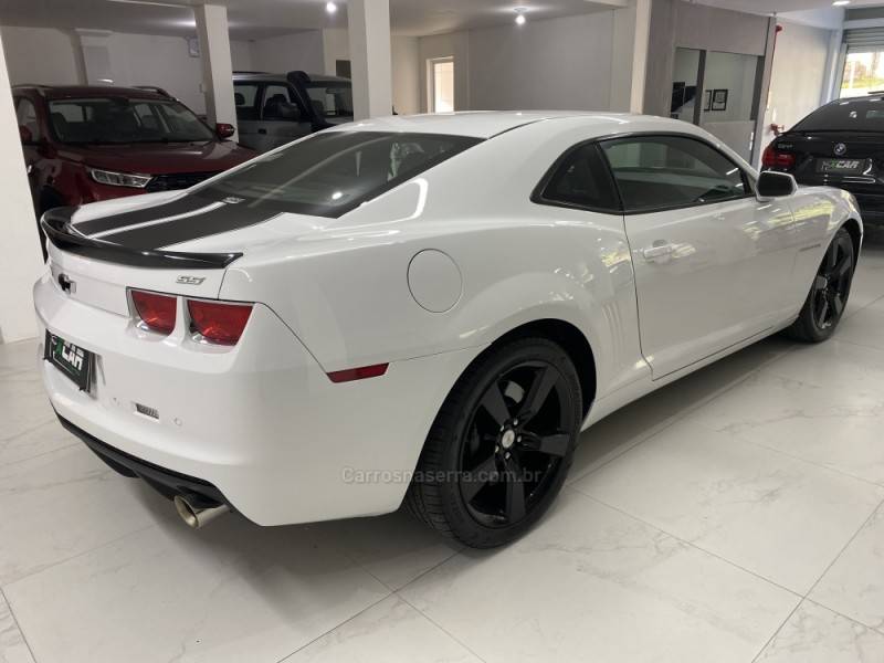 CHEVROLET - CAMARO 6.2 SS COUPÉ V8 GASOLINA 2P AUTOMÁTICO - 2011/2011 - Branca - R$ 204.900,00
