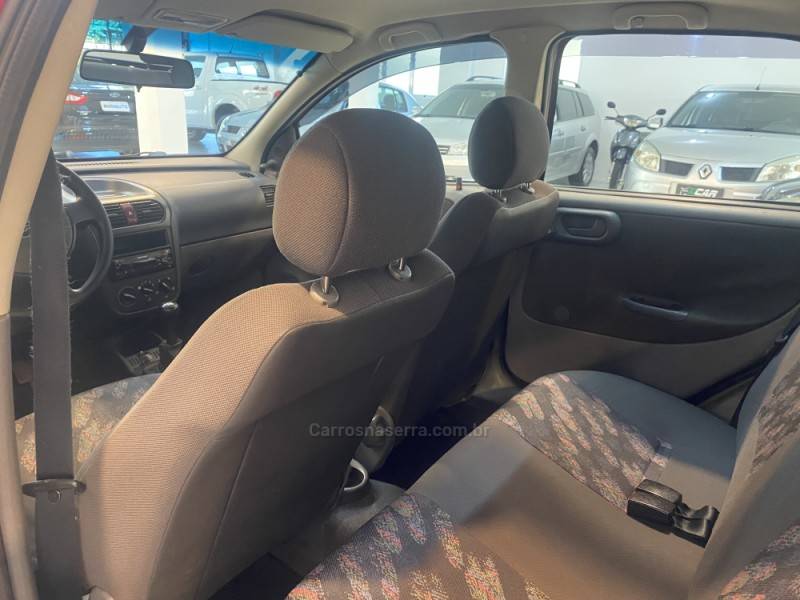 CHEVROLET - CORSA 1.0 MPFI 8V GASOLINA 4P MANUAL - 2003/2004 - Vermelha - R$ 24.900,00