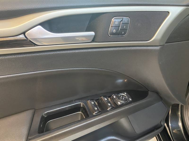 FORD - FUSION 2.5 16V FLEX 4P AUTOMÁTICO - 2014/2015 - Preta - R$ 75.900,00
