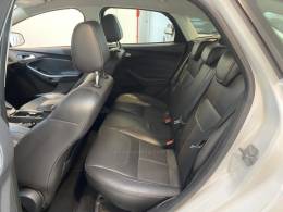 FORD - FOCUS 2.0 SE PLUS 16V FLEX 4P AUTOMÁTICO - 2015/2016 - Branca - R$ 64.900,00