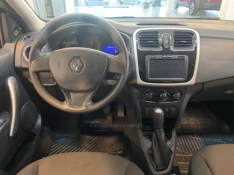 RENAULT - SANDERO 1.0 EXPRESSION 16V FLEX 4P MANUAL - 2015/2015 - Prata - R$ 43.900,00