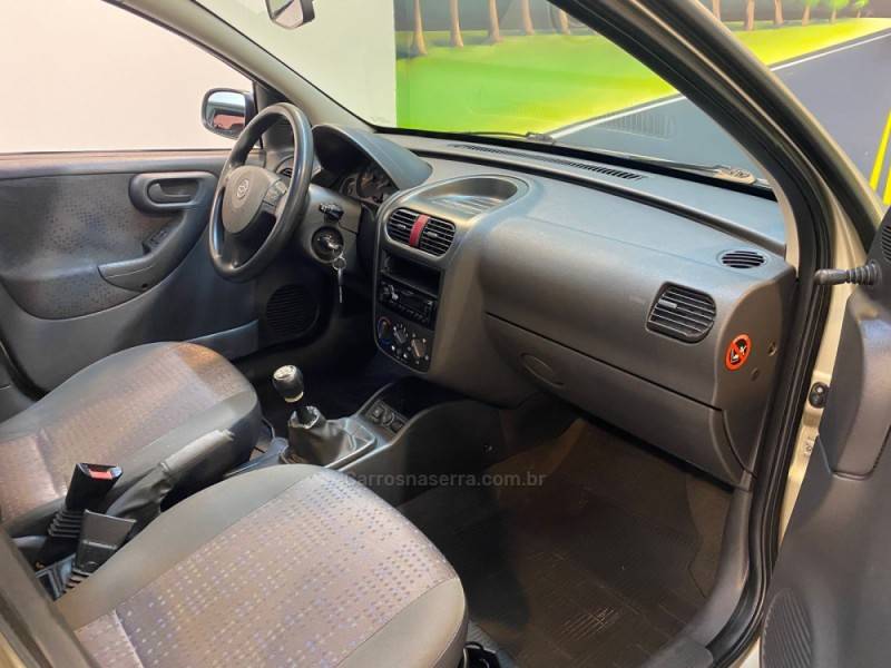 CHEVROLET - CORSA 1.4 MPFI MAXX 8V FLEX 4P MANUAL - 2012/2012 - Bege - R$ 35.900,00