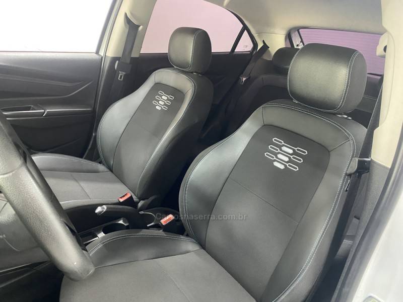 CHEVROLET - ONIX 1.0 JOY BLACK 8V FLEX 4P MANUAL - 2021/2021 - Branca - R$ 62.900,00