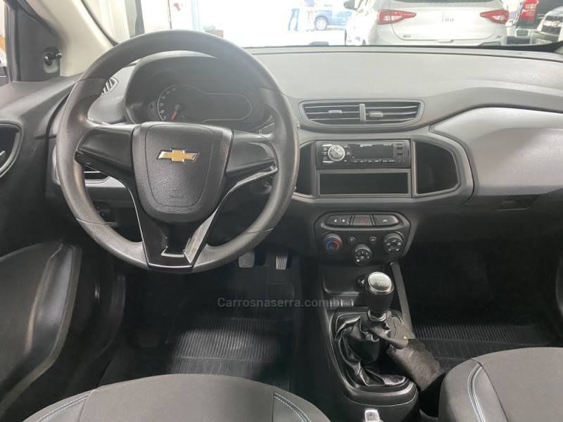 CHEVROLET - ONIX 1.0 JOY BLACK 8V FLEX 4P MANUAL - 2021/2021 - Branca - R$ 62.900,00
