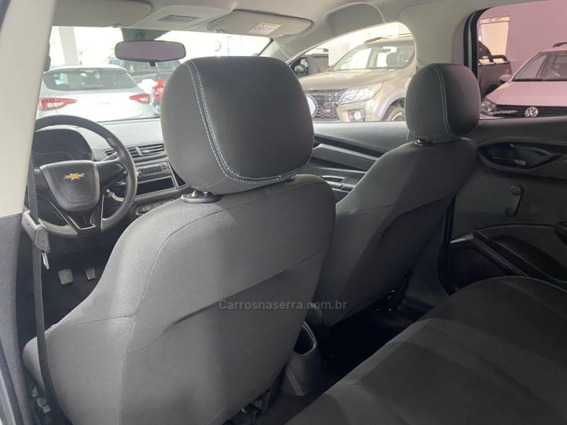 CHEVROLET - ONIX 1.0 JOY BLACK 8V FLEX 4P MANUAL - 2021/2021 - Branca - R$ 62.900,00