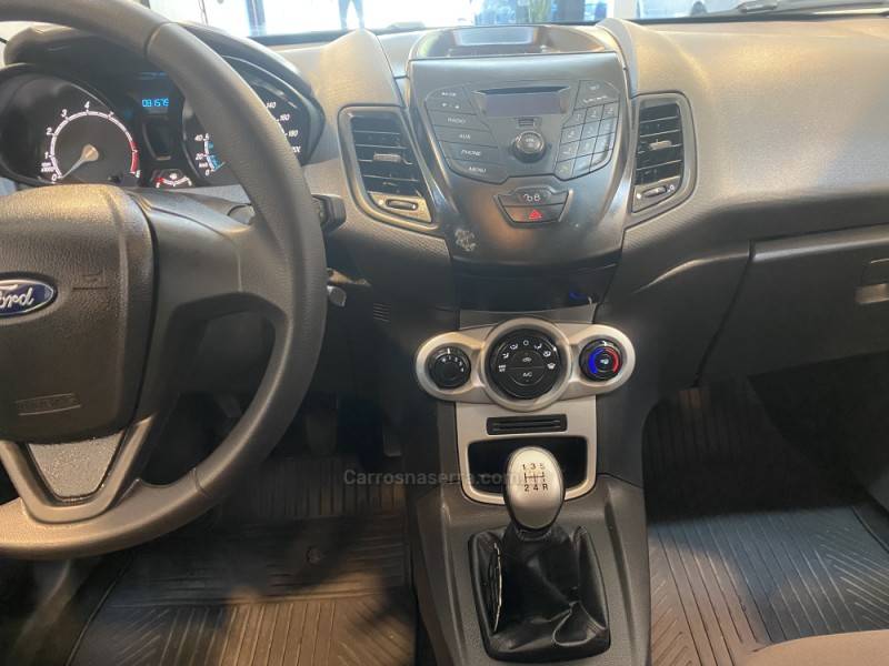 FORD - FIESTA 1.6 SE HATCH 16V FLEX 4P MANUAL - 2016/2017 - Branca - R$ 56.900,00