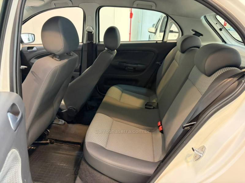 VOLKSWAGEN - GOL 1.0 MI 8V FLEX 4P MANUAL - 2011/2012 - Branca - R$ 33.900,00