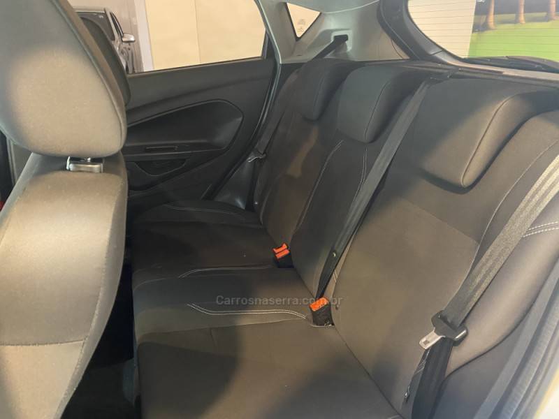 FORD - FIESTA 1.6 SE HATCH 16V FLEX 4P MANUAL - 2016/2017 - Branca - R$ 54.900,00