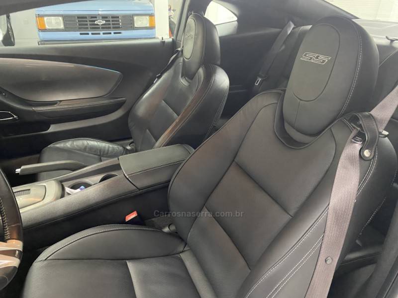 CHEVROLET - CAMARO 6.2 SS COUPÉ V8 GASOLINA 2P AUTOMÁTICO - 2011/2011 - Branca - R$ 204.900,00