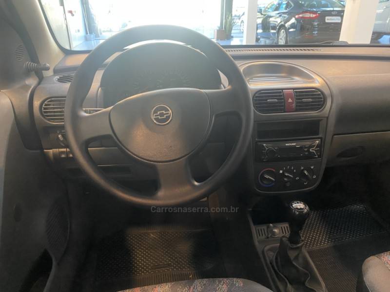 CHEVROLET - CORSA 1.0 MPFI 8V GASOLINA 4P MANUAL - 2003/2004 - Vermelha - R$ 24.900,00